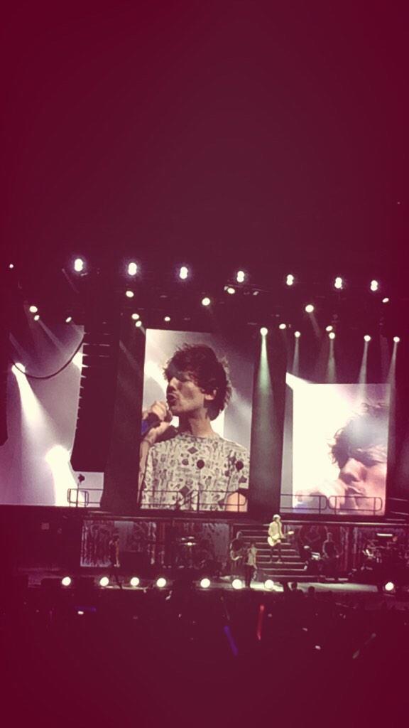 HipstaTommox's tweet photo. LOUIS TONIGHT IN CHARLOTTE #mypicture http://t.co/HsQv9EEt7K