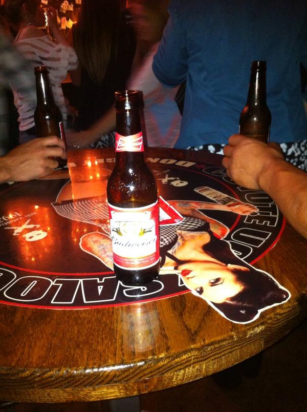 xabiruizdea's tweet photo. ...y ahora rehidratandonos un poco en el Bar Coyote!!😂😂 http://t.co/b3ZhDWqKUL