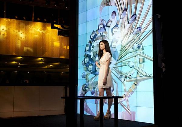 voguejp's tweet photo. 最先端クリエイターチームがプロデュースするデジタルアート体験イベント「LUX 25th Anniversary “Bloom to shine”」、表参道で本日20:00まで!#LUX25
http://t.co/MdZSKkRlmn http://t.co/xz5UXvMC73