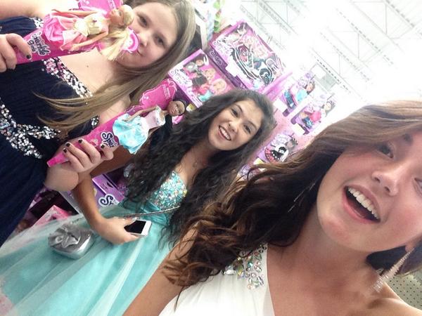 grace_wildman's tweet photo. Yay for fun nights💖 #homecominground2 http://t.co/vAvmCORKyw