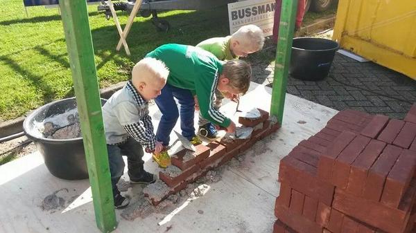 O2Winterswijk's tweet image. Trots op een eerste beursdag met 2000 bezoekers! Kom tussen 10 en 17 naar @TheaterDeStorm en bekijk de stands zelf!