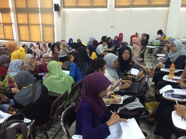 Diskusi kelompok sebelum presentasi #NHC2014 @HPEQstudent