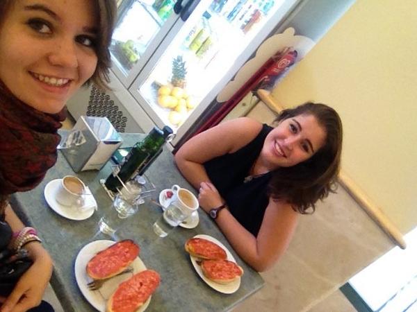 PilarSR1's tweet photo. Último desayuno en Granada @GraciMartin http://t.co/FpYLpyy3J9