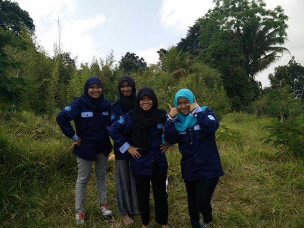 fisika2014_ugm's tweet photo. pos bayangan berapa ya tadi? panitia-panitia haus eksis :p http://t.co/PIjTOJadKQ