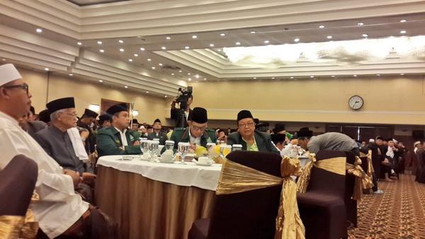 DPP_PKB's tweet photo. Ketua Dewan Syuro DPP PKB KH Azis Mansyur bersama Sekjen @hanifdhakiri &amp; @marwan_jafar hadiri Silaturrahim Alim Ulama http://t.co/hXzVVyLPnB