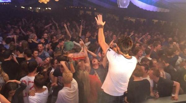 Wat een gaaf en dik feest gister in Horssen. De oren zoemen nu nog na. #schreeuw #meezing volk TOP!!!
