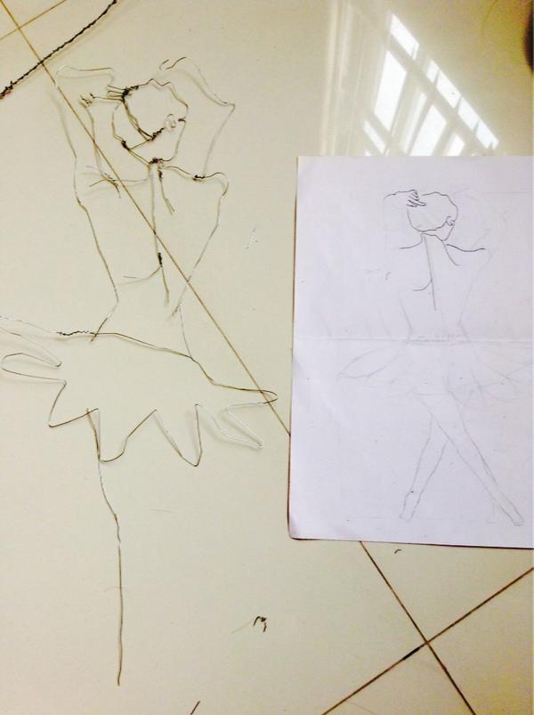 kristelbonoan's tweet photo. I really have no idea what i'm doing with my wire art.. It looks like huge CRAP! 😩 #ontheprocess http://t.co/WOi8ubHkcV