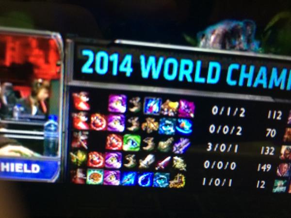 Poomphatara's tweet photo. 6 wards + sightstone? #Worlds http://t.co/tR5hOlAhAg