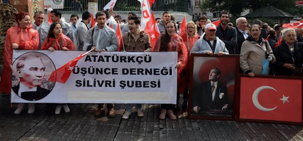 Atatürkçü Düşünce Derneğinden ilköğretimde türbanı protesto
 yurtgazetesi.com.tr/gundem/addden-…