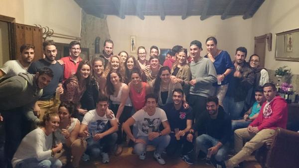 Manoli_G's tweet photo. Son mis amigos :)#nochedereencuentros #nochedeemociones #osquiero http://t.co/JTQNVQoDTz