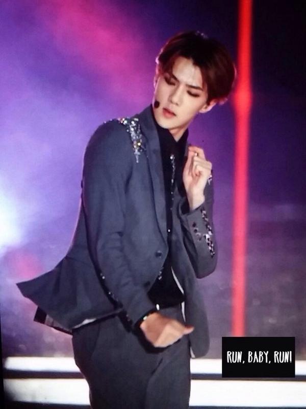 iSehunhanxx's tweet photo. OH FUCKING SEHUN. http://t.co/lYB4z8Bxvf