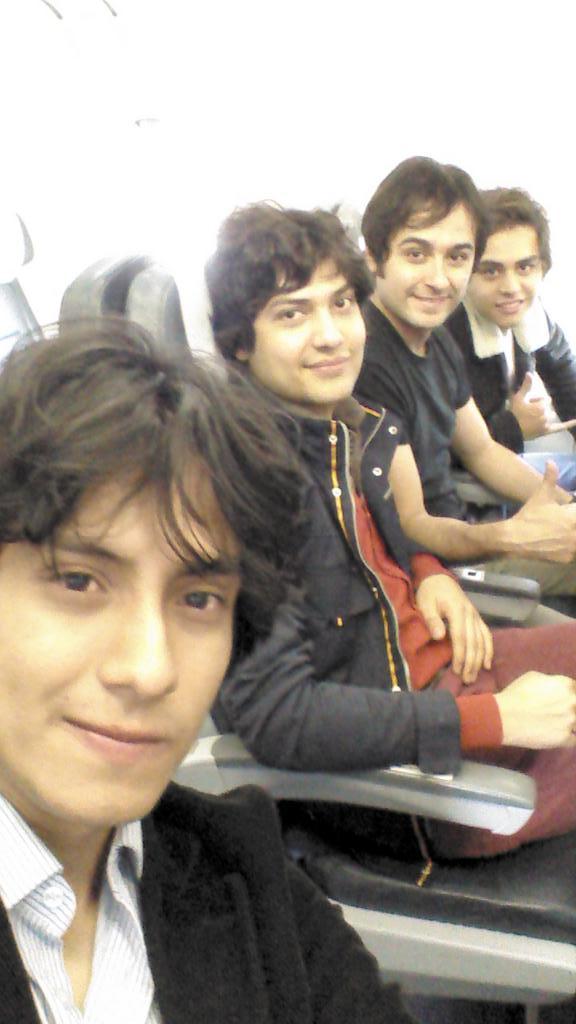Beatside_Fans's tweet photo. “@TheBeatlesCol: De regreso a Medellín después de enloquecer al público en Bogotá. http://t.co/Kl8bQAmLVw” #Beatside