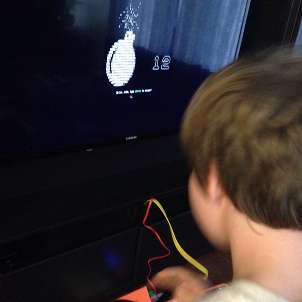 cconboy's tweet photo. Who knew typing startx could be so much fun? @TeamKano http://t.co/gyEpAqs6YS