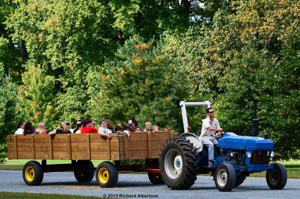FriendsBSP's tweet photo. Did you book your hayride at Bellevue State Park yet? http://t.co/ZrfdOZIz8U