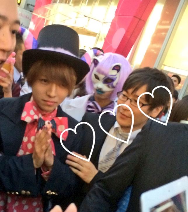 Twitter पर たまゆか 超低浮上 アザゼル様 角田侑晟くん が原宿に 人集まり過ぎて大混雑 嫌な顔しないで皆の呼びかけに応えて手を振ったりしてた 侑晟くん応援してます って言ったらありがとうって言ってくれた 本人は買い物に来たらしい 笑 Http T Co