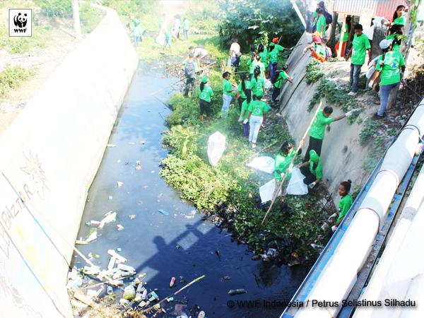 Memperingati International Coastal Clean-up Day 19-20 September lalu, 400 relawan kumpulkan sampah di Labuan Bajo