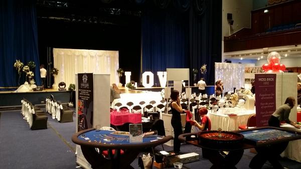 pmnweddingfayre's tweet photo. Wow, busy busy morning setting up! 70 Exhibitors working their magic http://t.co/Y27auD1kpk