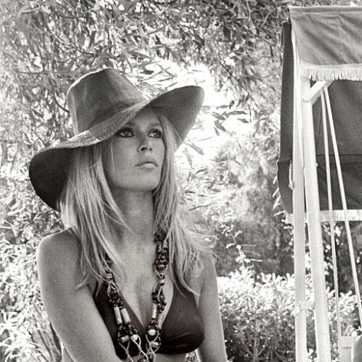 lisbec's tweet photo. Auguri grande donna! #BrigitteBardot #BB #Birthday #80yearsold #charme #beauty #womanfashion #bestwomanintheworld http://t.co/fZMlzBJCv1