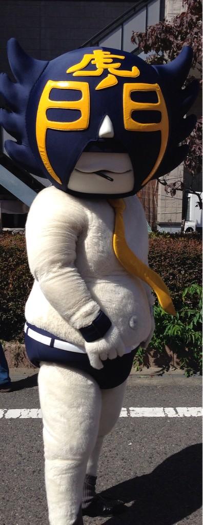 ゆるキャラで 初めて出会って ヤバい！と感じたのが この カモ虎課長‼︎
ウチワをぺろぺろしてたり、腹をブルブル揺らしたり‥こんなヤツなんて‥好きだー‼︎