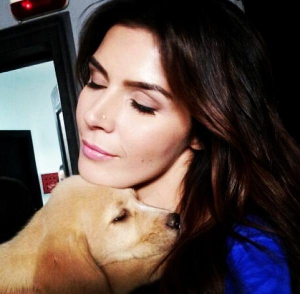 HSendillovers's tweet photo. Prensesimizin hayvan sevgisi. Herkese mutlu pazarlar diliyoruuz//Our princess's love towards animals😍...Happy Sunday💕 http://t.co/FMsGzxZ7cd