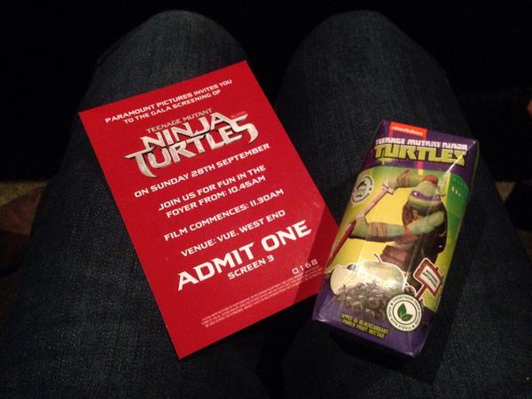 Clooci's tweet photo. At the premiere of #TMNT we found on the seats a great surprise! @AppyFoodDrinks juice designed by us #makethingsfun http://t.co/MelTZFMzA3