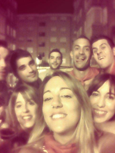 Oihango1's tweet photo. @itziipitx @InexeLaurita @LuismaRubio1 @Aritz_8 @egoitzegoitz1 #axel #ronteguirules http://t.co/Hedr6eEB7Y