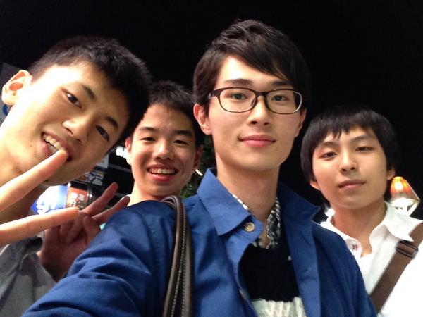 T1017a's tweet photo. 今日は吉祥寺で一風堂行ってから舞妓はレディみて食べ歩きした！
久々に一風堂行けてよかった
舞妓はレディは歌が特にすごくて鳥肌が立った！
��むけんが食べたかったシュークリームも食べられてよかったw http://t.co/t0yi3vkCVD