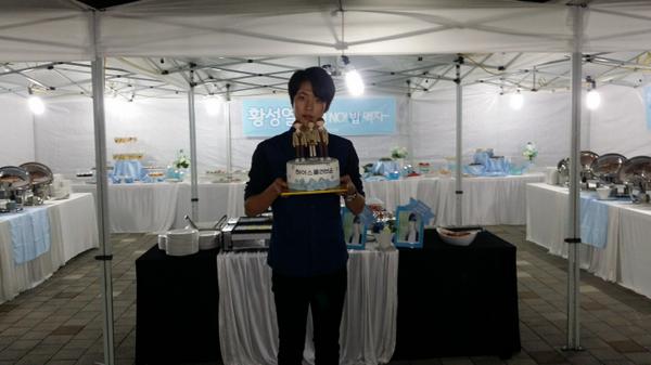 Seongyeol1991's tweet photo. 황성열 뷔페 정말 맛있게 잘먹었습니다♡♡♡
감동감동
맛난거 먹고 힘내서 앞으로 더더 멋진 연기보여드릴게요
감사합니당♡♡ http://t.co/b853v9N2J6