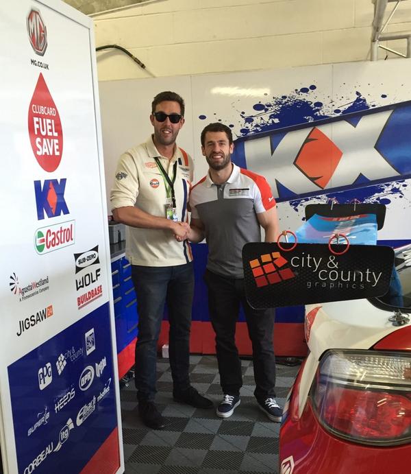 tr_howard's tweet image. Good to meet @kelvin_fletcher in the @KXenergy #FuelSave garage. Good luck for the race this afternoon!