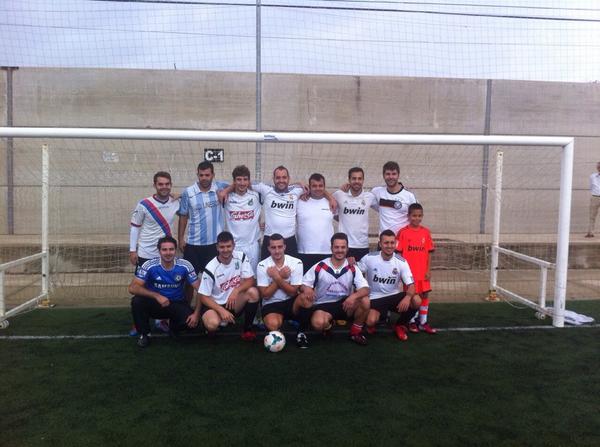 kikeveneno's tweet photo. Gran mañana de partido con los amigos como hace años. http://t.co/Je3rprLPva