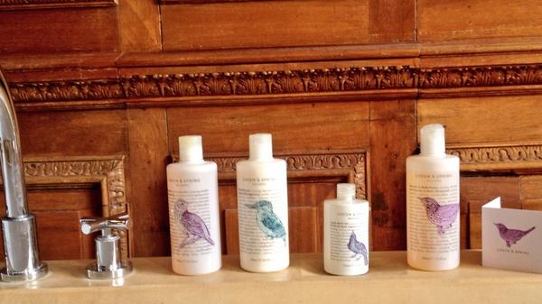 DragonflyZurich's tweet photo. @GreenandSpring gorgeous packaging...lovely things! #cowelymanor #spa #cotswolds http://t.co/vUXWRWxWx3