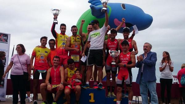 TriatlonTiro's tweet photo. El @TriatlonTiro hemos conseguido ser terceros por equipos en el #DuatlonSP2014 @C_A_SantaPola http://t.co/2oIoVHr3PK