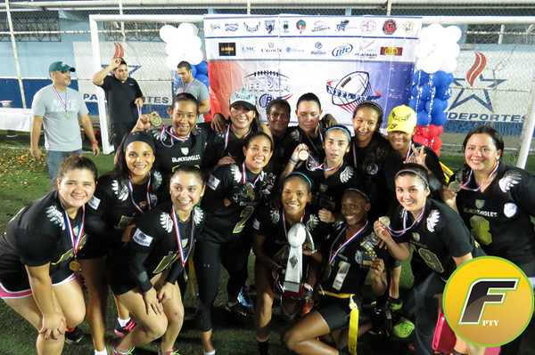 #Flag El equipos de las <a href="/BlackEaglesBE/">Black Eagles</a> por tercer año consecutivo se queda con el Trofeo de la <a href="/nfflpty/">NFFLPTY</a> Felicidades!