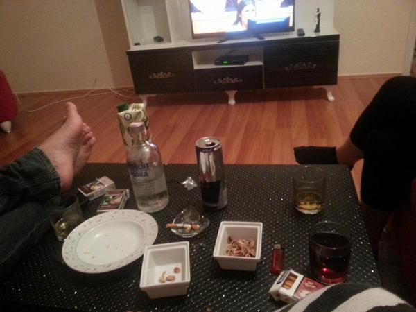 elizza_a86's tweet photo. #cumartesidemek öğrenci ewinde keyif demek http://t.co/sPTN21Tbsl