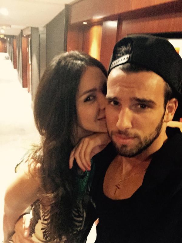 AymericBonnery's tweet photo. Prêt pour partir! On pense fort à vous. Leila et moi on vous embrasse et vous remercie plus que jamais
#Aymeila
#Love http://t.co/qqmOWJH8EQ