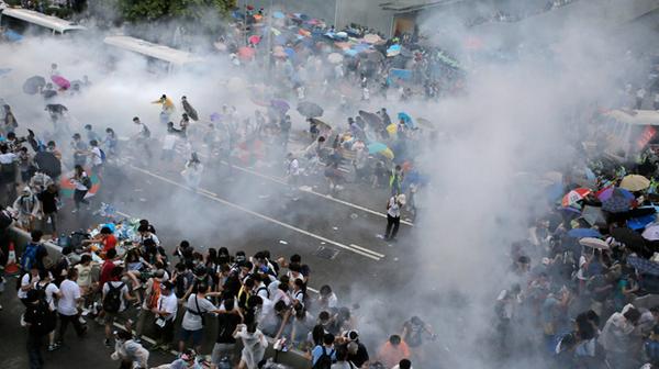 CP24's tweet photo. Hong Kong police use tear gas to clear protesters at government headquarters
http://t.co/HiKMsfGvWZ http://t.co/I8yFokS0Mp
