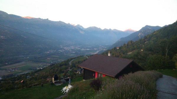 gabber1018's tweet photo. Magnifique journée et fondue 
Avec nos montagnes suisses http://t.co/ZCCGYhBM1G