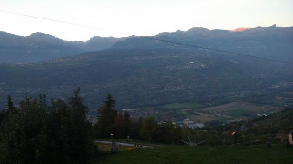 gabber1018's tweet photo. Magnifique journée et fondue 
Avec nos montagnes suisses http://t.co/ZCCGYhBM1G