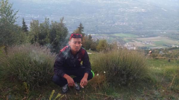 gabber1018's tweet photo. Magnifique journée et fondue 
Avec nos montagnes suisses http://t.co/ZCCGYhBM1G