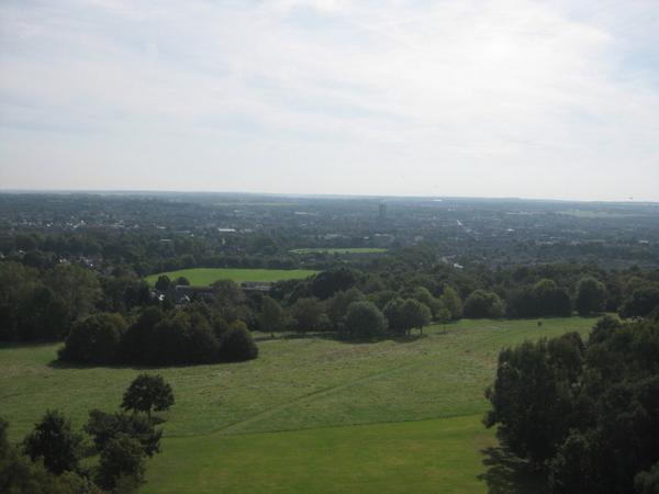 MidoriTakaki's tweet photo. Canterbury Cathedral and beyond! #UniKent #KentEye http://t.co/Rz75HdJyEH