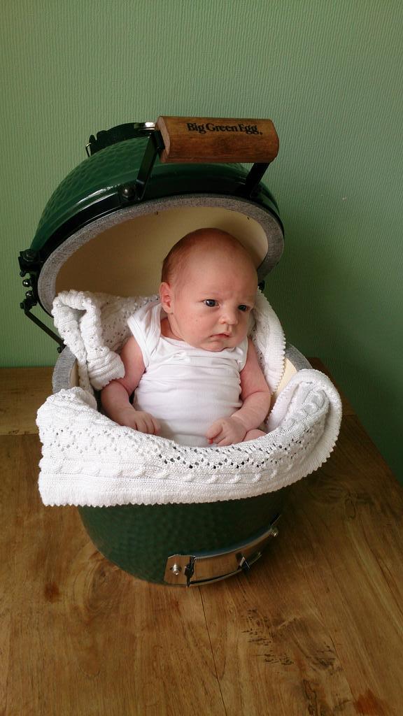 ChefThomasvM's tweet photo. @BigGreenEgg_NL ik wou deze even met jullie delen. Onze zoon 16 dagen oud @JoleenDBurg http://t.co/A4d0NAYz2b
