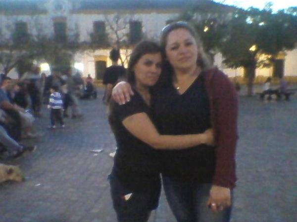 82_ines's tweet photo. Muy #BuenDiaaaa empezando el domingo tempranito disfrutando de unos rico mates junto a ella mi amigaa!! #felizdomingo http://t.co/SgDFaXFNpE