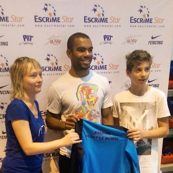 Des heureux, encore des heureux, toujours des heureux! Merci pour eux <a href="/APITHYBolade/">lescrimeur</a> ! #TeamEscrimeStar #fencing