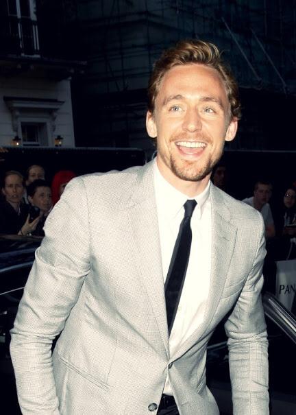 LVictoriaArts's tweet photo. In today's #HCSe14, I will feature one of Tom's very best looks. #50ShadesOfHiddles #LeatherTie #ItsAMatterOfStyle http://t.co/dauhMsK7IF