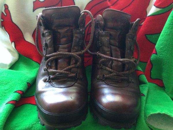 nickbb7's tweet photo. My @brasher boots @DerekTheWeather - been helping walk Wales for over 20 years :) http://t.co/pSqvuBfxKN