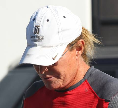 #BruceJenner Is STILL Wearing His Wedding Ring Despite Filing For Divorce From #KrisJenner! goo.gl/ms7ZX8