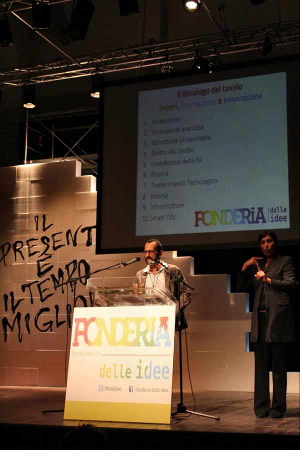 antoniopescape's tweet photo. presentazione tavolo innovazione, formazione e saperi alla @Fonderia2014 #fonderia #fondidee #FonderiadelleIdee 2/2 http://t.co/okk9eqtsnn