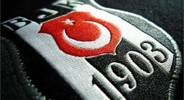Siyahın yanına beyazı koyduk yıllarca türünde söyleyip durduk beşiktaş sen bizim herşeyimizsin. ....