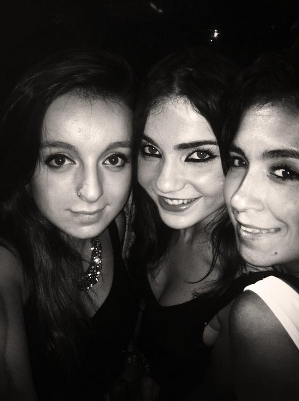 isabelquevedof's tweet photo. Buen finde en Madrid gracias a mis ficus  @irenecobos19 @marina_nft :) http://t.co/rWnF5iUkfZ