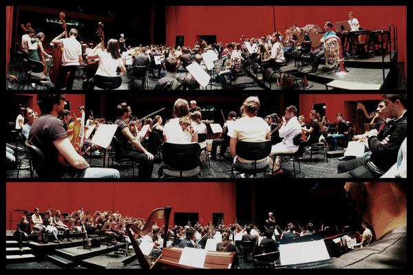 Foto del ensayo general. Ahora mismo la @jorcam_madrid interpretando 'Rodeo' de Copland en <a href="/TeatrosCanal/">Teatros del Canal ▪️ Comunidad de Madrid</a>